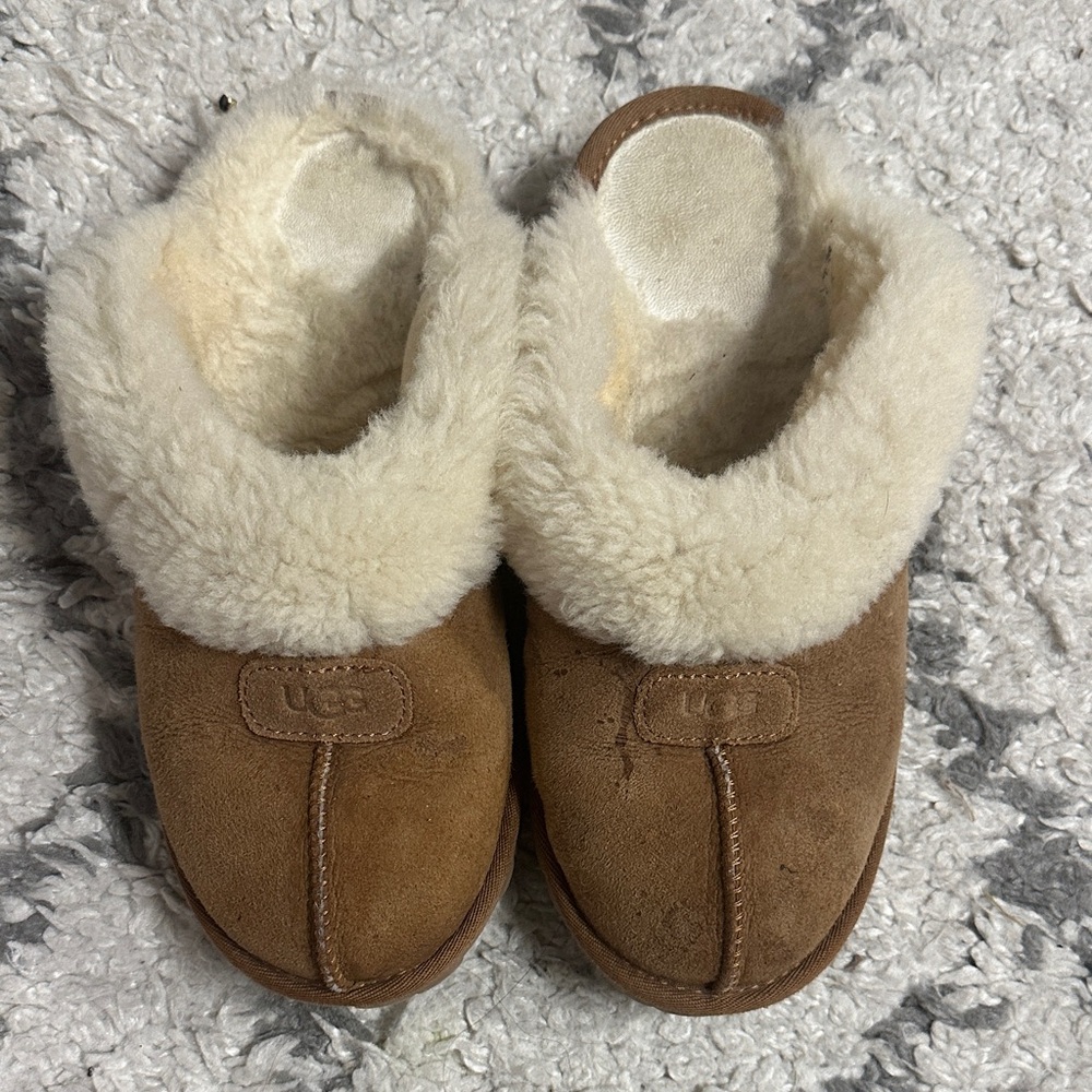 UGG Tan and Cream woman Slippers size US 7